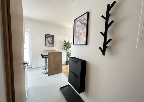 PREDANÉ! Kompletne zariadený 1,5 - izbový byt s parkingom v Bielom Kostole