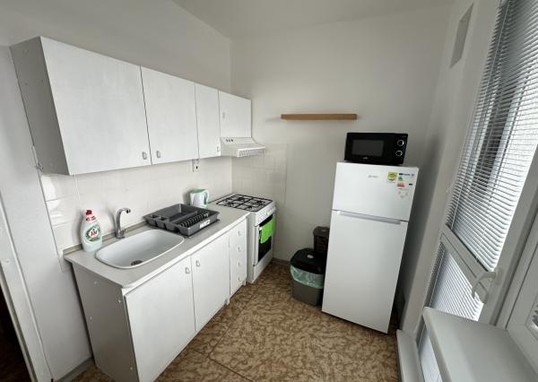 Prenájom 1-izbového bytu s loggiou – Na Hlinách, Trnava