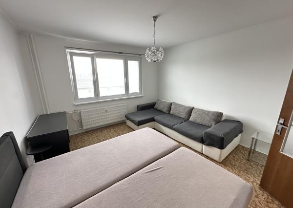 Prenájom 1-izbového bytu s loggiou – Na Hlinách, Trnava