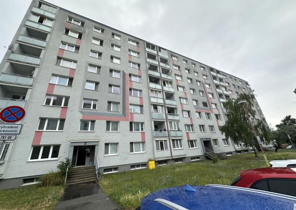 Prenájom 1-izbového bytu s loggiou – Na Hlinách, Trnava