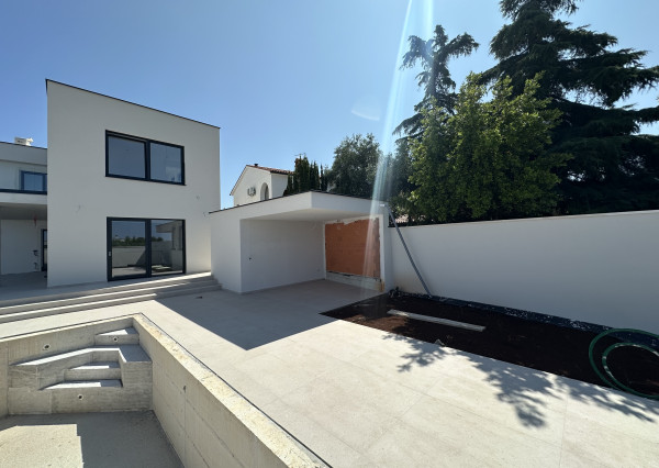 EXKLUZÍVNE IBA u NÁS!! 4 LUXUSNÉ RD s BAZÉNOM v CHORVÁTSKU