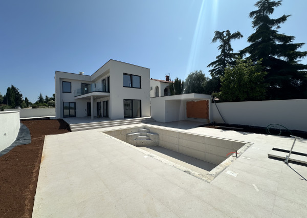 EXKLUZÍVNE IBA u NÁS!! 4 LUXUSNÉ RD s BAZÉNOM v CHORVÁTSKU