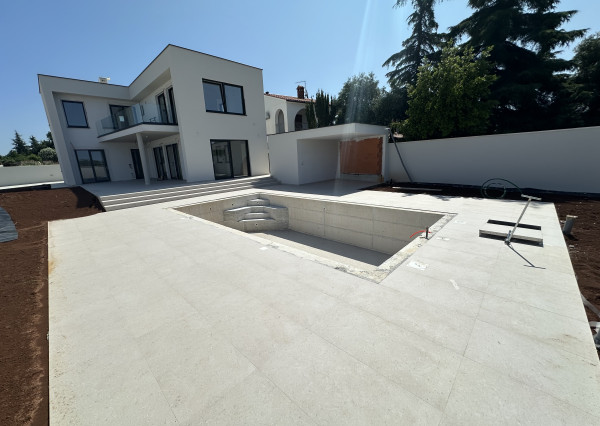 EXKLUZÍVNE IBA u NÁS!! 4 LUXUSNÉ RD s BAZÉNOM v CHORVÁTSKU