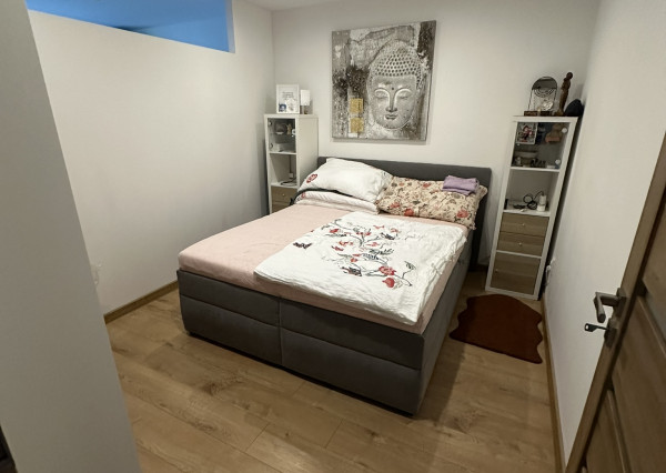 Na prenájom kompletne zariadený byt s balkónom / priechodná izba