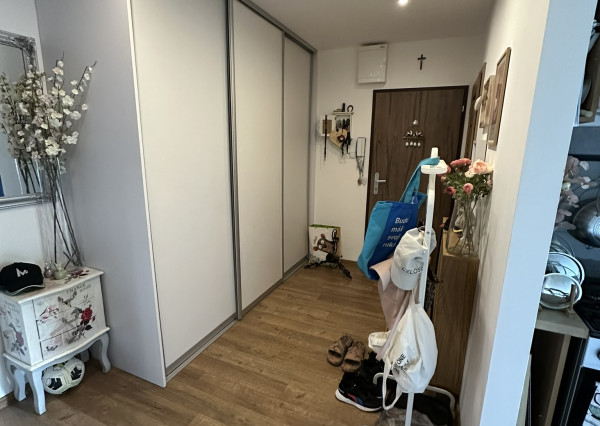 Na prenájom kompletne zariadený byt s balkónom / priechodná izba