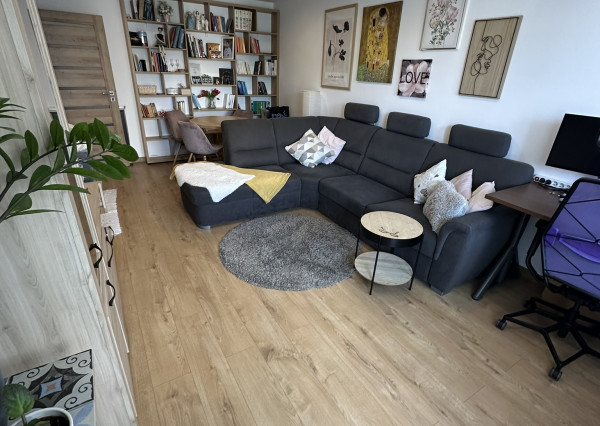 Na prenájom kompletne zariadený byt s balkónom / priechodná izba