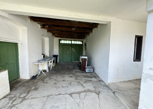 Rodinný dom s veľkým pozemkom a potenciálom – Siladice