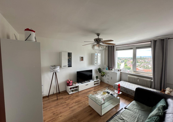 ,,ÚSPEŠNÝ predaj ,,  3i byt s balkónom, Hospodárska