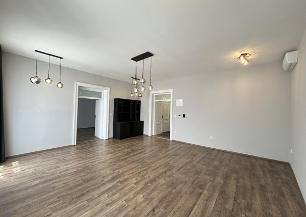 NA PRENÁJOM 2-izbový kancelársky priestor na Trojičnom námestí, Trnava