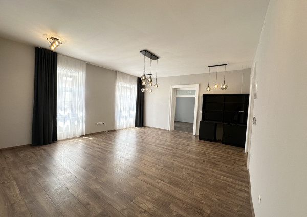 NA PRENÁJOM 2-izbový kancelársky priestor na Trojičnom námestí, Trnava