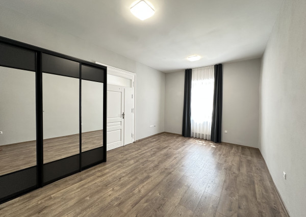 NA PRENÁJOM 2-izbový kancelársky priestor na Trojičnom námestí, Trnava