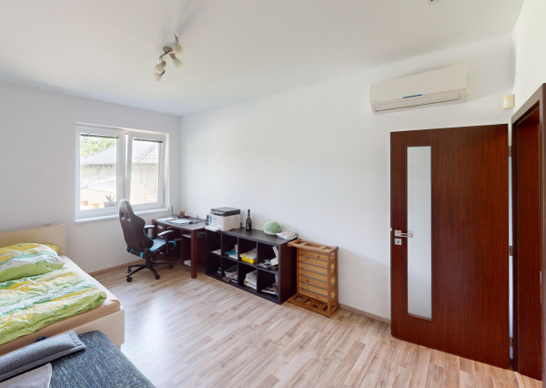 LUXUSNÉ BÝVANIE v Malženiciach pri Trnave – komfort, bazén, pohoda