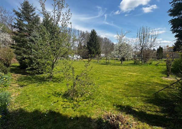 Záhrada s možnosťou výstavby v obci Suchá nad Parnou – 2 pozemky s IS a prístupom, ideálne aj ako investícia