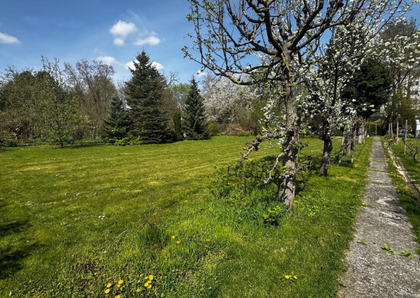 Záhrada s možnosťou výstavby v obci Suchá nad Parnou – 2 pozemky s IS a prístupom, ideálne aj ako investícia