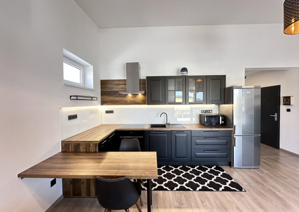 🏠 Prenájom – 2-izbový byt s veľkou terasou a parkovaním | Biely Kostol, 4 km od Trnavy