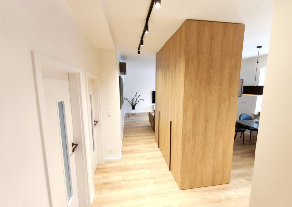 PRENAJATÉ! Exkluzívny 3-izbový byt pri City Aréne – moderný dizajn, balkón a 2 parkovacie miesta