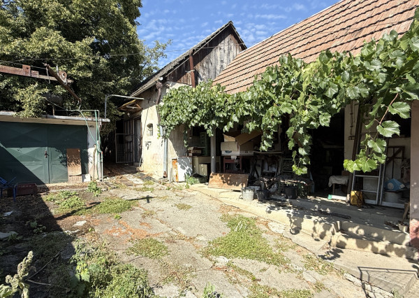 🏡PREDANÉ !!! Rodinný dom s veľkým pozemkom v obci Kátlovce