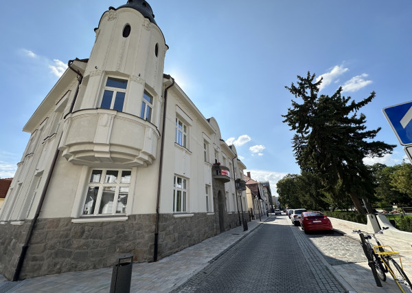 LUXUSNÝ PRENÁJOM KANCELÁRSKYCH PRIESTOROV – TRNAVA, NÁMESTIE SNP