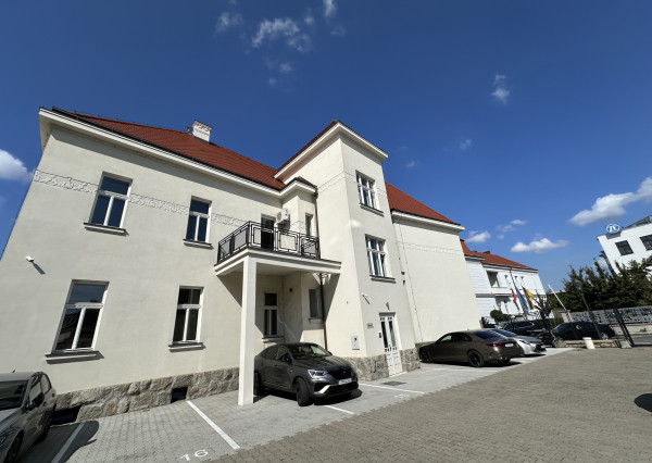LUXUSNÝ PRENÁJOM KANCELÁRSKYCH PRIESTOROV – TRNAVA, NÁMESTIE SNP