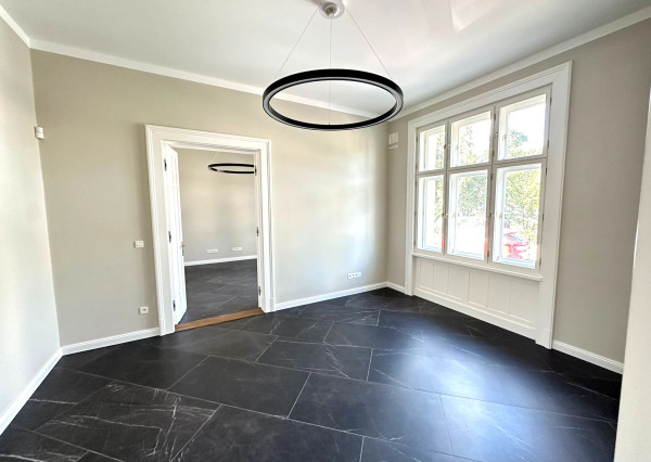 LUXUSNÝ PRENÁJOM KANCELÁRSKYCH PRIESTOROV – TRNAVA, NÁMESTIE SNP