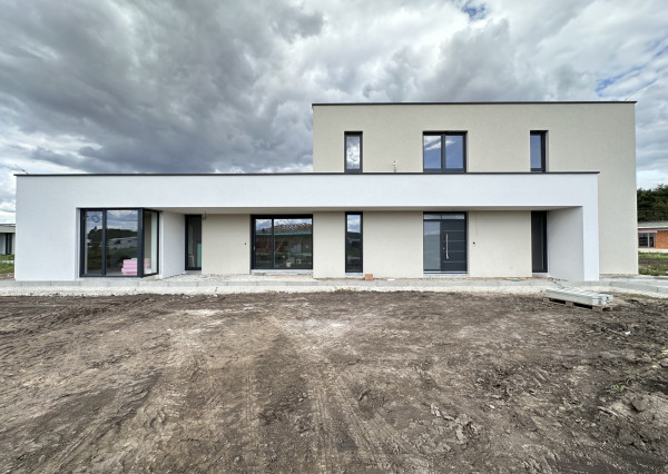 Exkluzívny 5-izbový rodinný dom s garážou a terasou – Biely Kostol pri Trnave