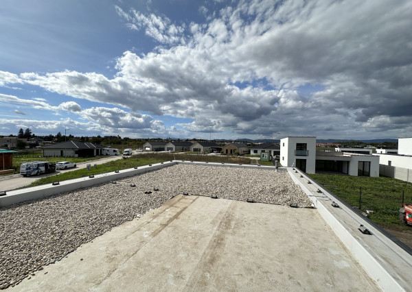 Exkluzívny 5-izbový rodinný dom s garážou a terasou – Biely Kostol pri Trnave