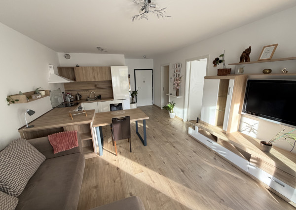 Na prenájom moderný 2-izbový byt s vlastnou predzáhradkou a terasou – Arboria, Trnava