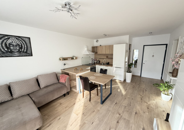 Na prenájom moderný 2-izbový byt s vlastnou predzáhradkou a terasou – Arboria, Trnava