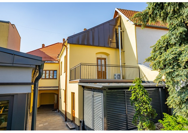 Polyfunkčný meštiansky dom na predaj – historické centrum Trnavy