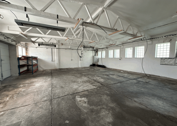 Na predaj vykurovaná výrobná hala s pozemkom – Dubnica nad Váhom, časť Prejta