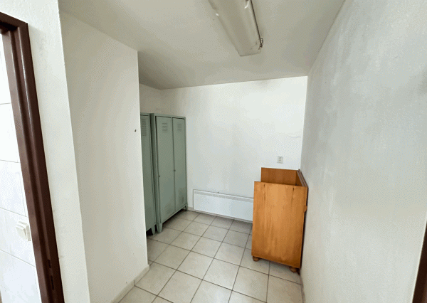 Na predaj vykurovaná výrobná hala s pozemkom – Dubnica nad Váhom, časť Prejta