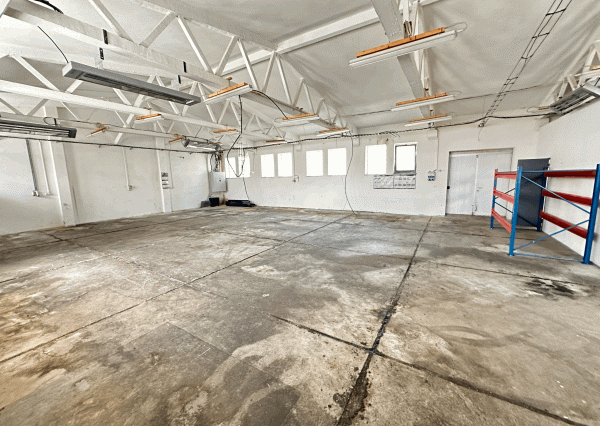 Na predaj vykurovaná výrobná hala s pozemkom – Dubnica nad Váhom, časť Prejta