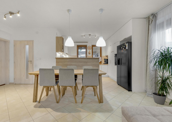 🌿 Exkluzívny 5-izbový rodinný dom v Reci – pokoj, súkromie a nadštandardné bývanie