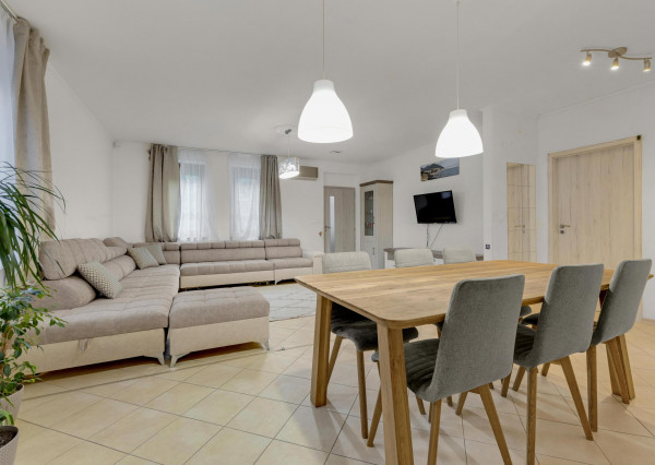 🌿 Exkluzívny 5-izbový rodinný dom v Reci – pokoj, súkromie a nadštandardné bývanie