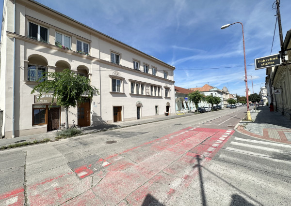 🏡 Prenájom útulného 2-izbového bytu v centre Trnavy – ul. Andreja Žarnova