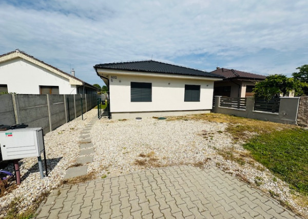 EXKLUZÍVNE NA PREDAJ NOVOSTAVBA obec Zavar