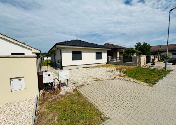 EXKLUZÍVNE NA PREDAJ NOVOSTAVBA obec Zavar