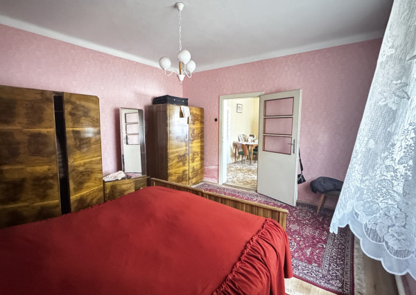 🏡 Na predaj: tehlový rodinný dom s veľkým pozemkom v obci Váhovce – ideálny na rekonštrukciu alebo výstavbu nového domu 🌿