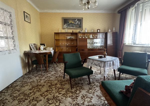 🏡 Na predaj: tehlový rodinný dom s veľkým pozemkom v obci Váhovce – ideálny na rekonštrukciu alebo výstavbu nového domu 🌿