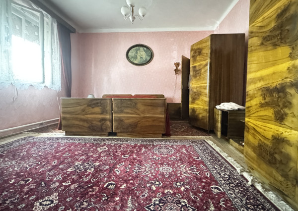 🏡 Na predaj: tehlový rodinný dom s veľkým pozemkom v obci Váhovce – ideálny na rekonštrukciu alebo výstavbu nového domu 🌿