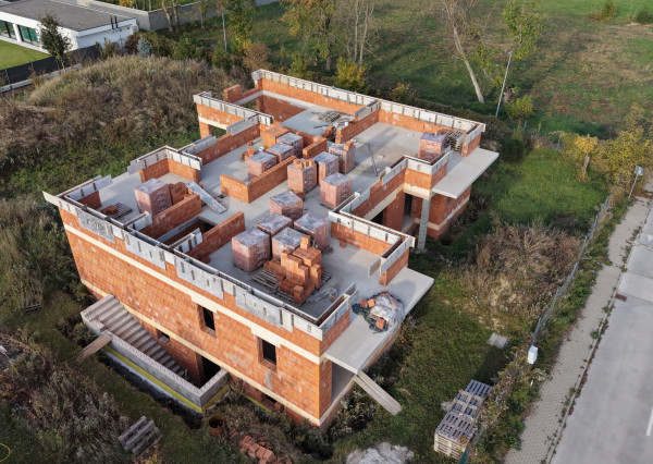 Rozostavaný RD na JEDINEČNOM POZEMKU s výmerou až 2100m2, Kamenná cesta Trnava