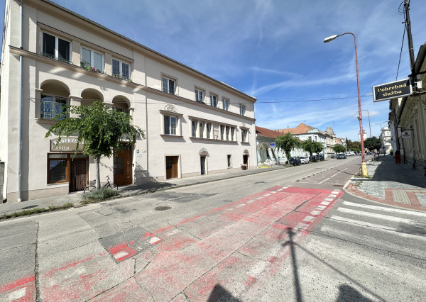 🏡 Prenájom útulného 2-izbového bytu v centre Trnavy – ul. Andreja Žarnova