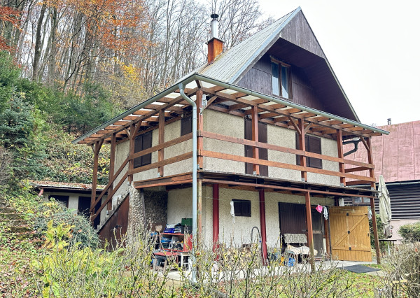 REKREAČNÁ CHATA NA PREDAJ, úžitková plocha 90m2, vlastný pozemok 600m2, celoročne obývateľná, BUKOVÁ, Sokolské chaty, TREBA VIDIEŤ!!!