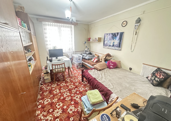 EXKLUZÍVNE!!! Na predaj 2.izb. byt , výmera až 64,54m2, pôvodný stav, PARKOVACIE MIESTO, možnosť prerobiť na 3.izb. BYT