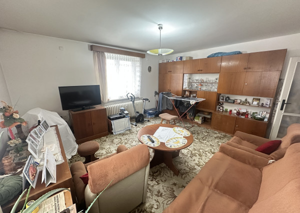 EXKLUZÍVNE!!! Na predaj 2.izb. byt , výmera až 64,54m2, pôvodný stav, PARKOVACIE MIESTO, možnosť prerobiť na 3.izb. BYT