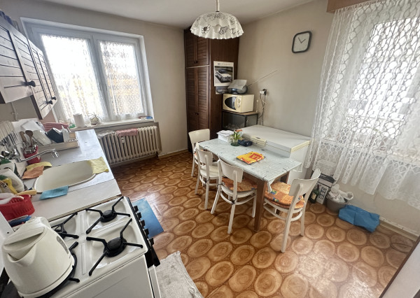 EXKLUZÍVNE!!! Na predaj 2.izb. byt , výmera až 64,54m2, pôvodný stav, PARKOVACIE MIESTO, možnosť prerobiť na 3.izb. BYT