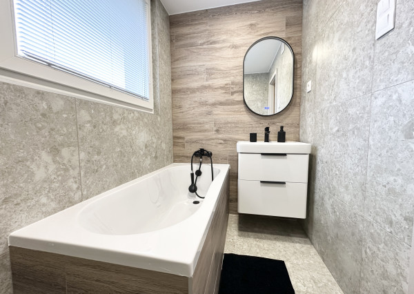 NA PREDAJ: Štýlový, kompletne zrekonštruovaný 3-izbový byt na ulici Vladimíra Clementisa – Trnava