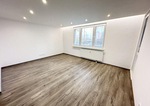 NA PREDAJ: Štýlový, kompletne zrekonštruovaný 3-izbový byt na ulici Vladimíra Clementisa – Trnava