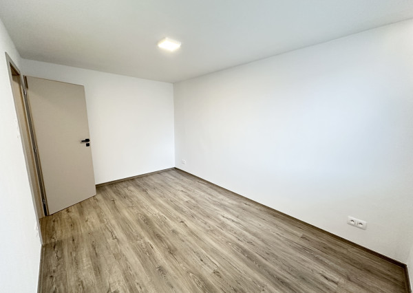 NA PREDAJ: Štýlový, kompletne zrekonštruovaný 3-izbový byt na ulici Vladimíra Clementisa – Trnava