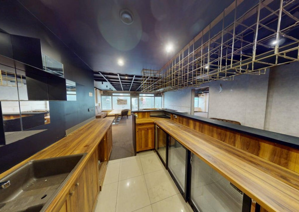 🏙️ Na predaj obchodný priestor v úplnom centre Senca